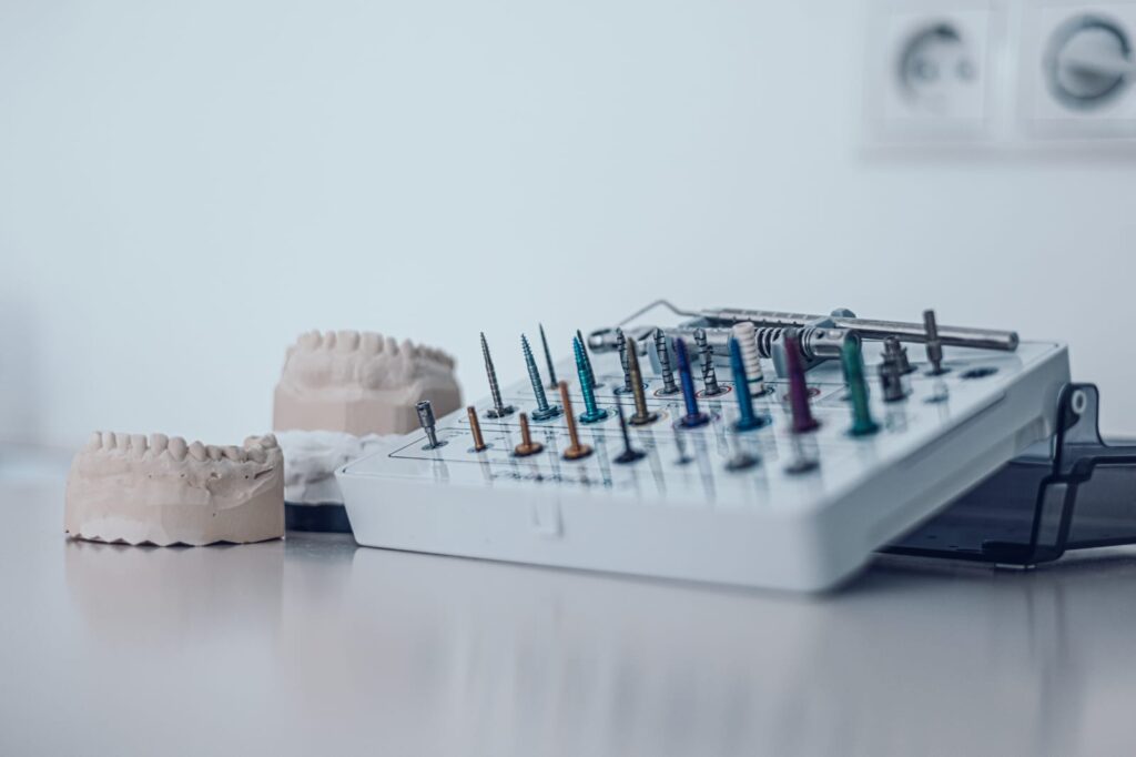 implantologie -Dentalzubehör für die Arbeit-Zahnarztpraxis Dr. Nataša Marković Munchen